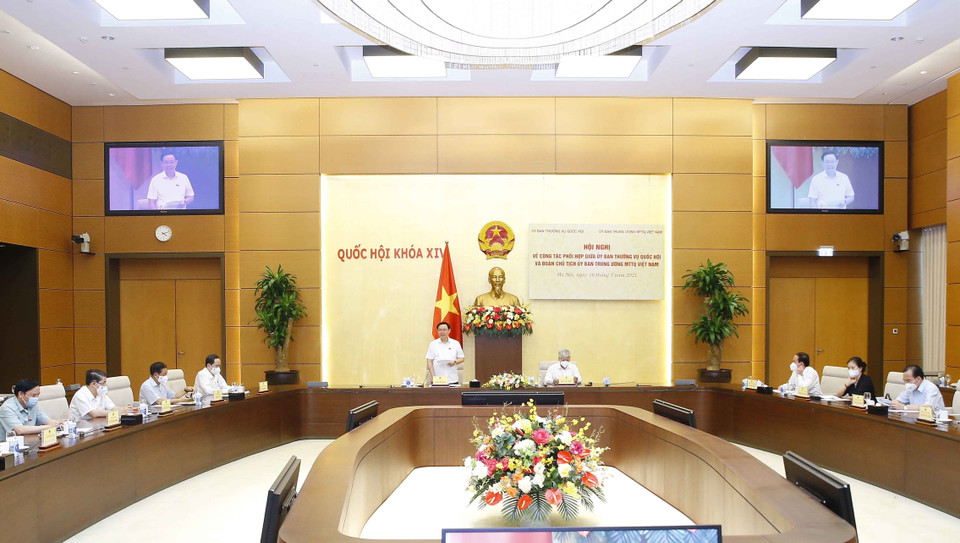 Chủ tịch Quốc hội Vương Đình Huệ chủ trì Hội nghị về công tác phối hợp giữa Ủy ban Thường vụ Quốc hội với Đoàn Chủ tịch Uỷ ban Trung ương Mặt trận Tổ quốc Việt Nam. (Ảnh: Doãn Tấn/TTXVN)