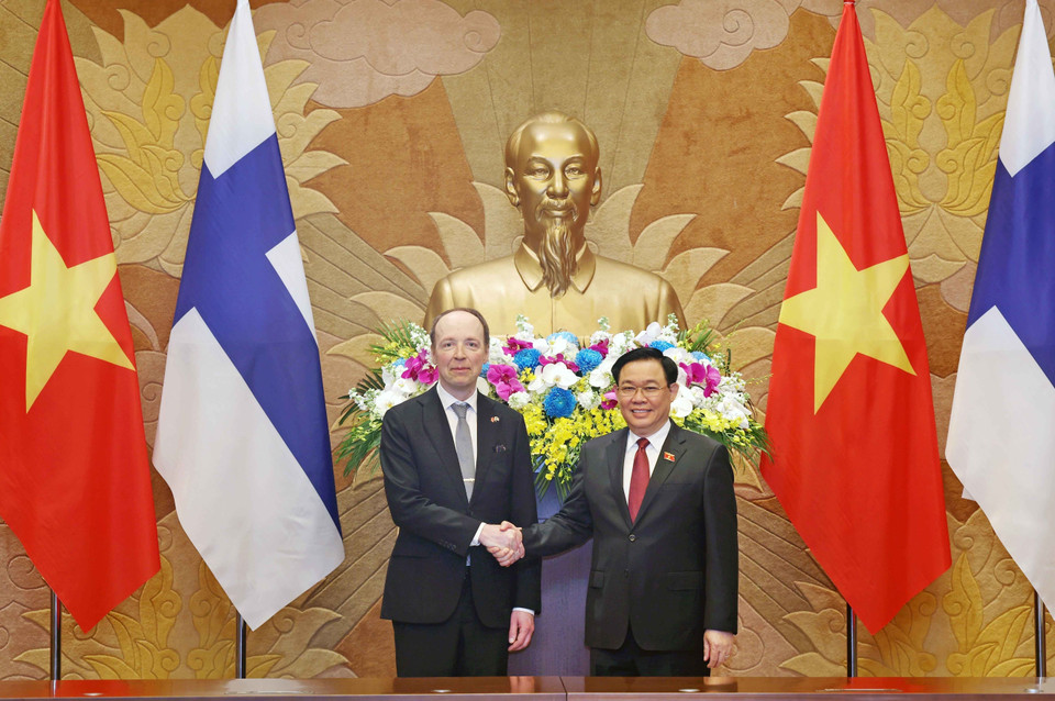 Chủ tịch Quốc hội Vương Đình Huệ và Chủ tịch Quốc hội Cộng hòa Phần Lan Jussi Halla-aho. (Ảnh: Nhan Sáng/TTXVN)