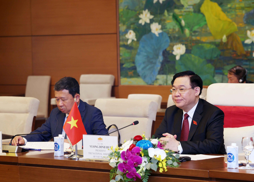 Chủ tịch Quốc hội Vương Đình Huệ hội đàm với Chủ tịch Quốc hội Cộng hòa Phần Lan Jussi Halla-aho. (Ảnh: Nhan Sáng/TTXVN)