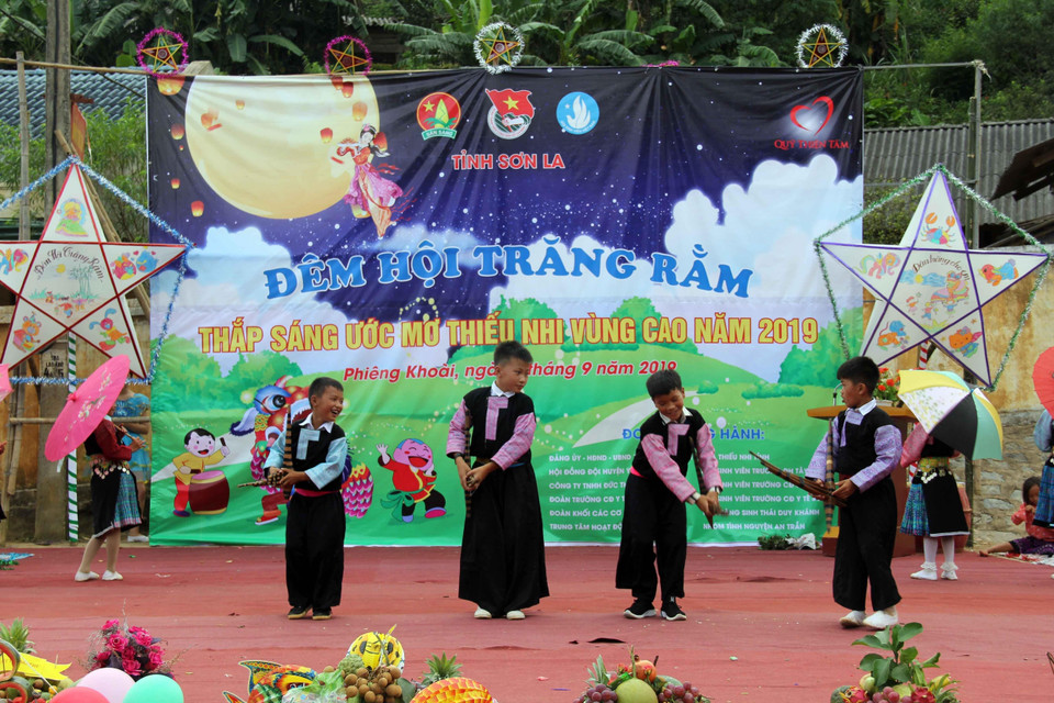 Chương trình Đêm hội trăng rằm với nhiều hoạt động sôi nổi, đa dạng sắc màu văn hóa. (Ảnh: Diệp Anh/TTXVN)