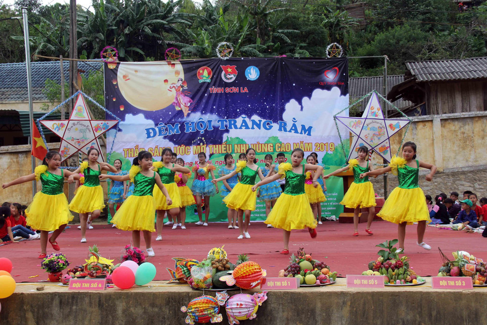 Chương trình Đêm hội trăng rằm với nhiều hoạt động sôi nổi, đa dạng sắc màu văn hóa. (Ảnh: Diệp Anh/TTXVN)