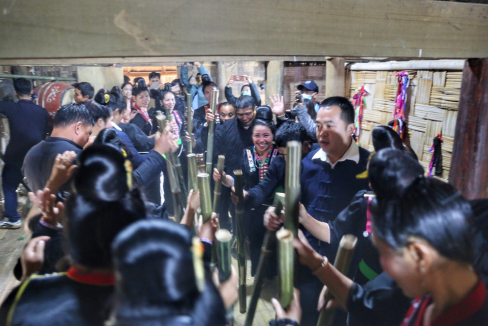 Tiết mục múa Tăng Bu của dân tộc Kháng tỉnh Điện Biên. (Ảnh: Tuấn Đức/TTXVN)