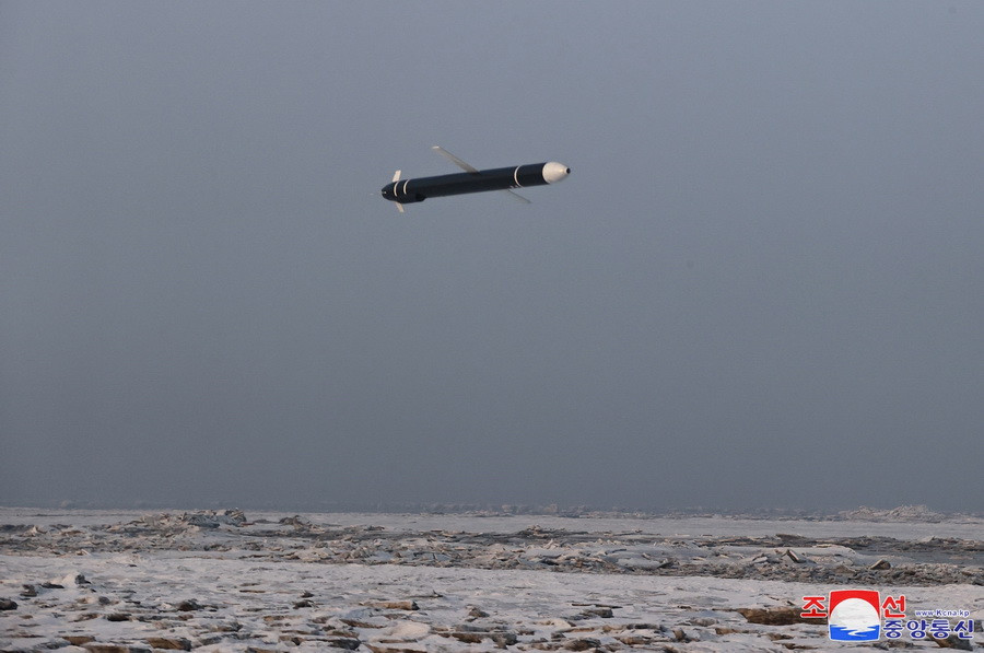 Hãng thông tấn trung ương Triều Tiên (KCNA) đưa tin Triều Tiên đã tiến hành diễn tập phóng tên lửa hành trình chiến lược Hwasal-2 tại bờ biển phía Tây nước này ngày 30/1/2024. (Ảnh: KCNA/TTXVN)