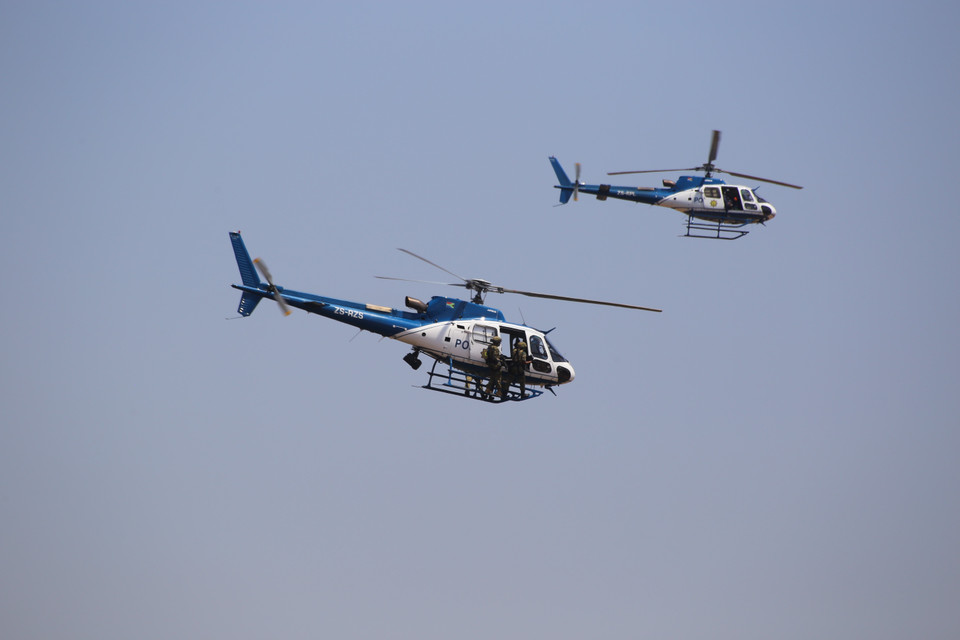 Trực thăng của lực lượng cảnh sát Nam Phi trình diễn tại triển lãm quốc phòng và hàng không vũ trụ khu vực châu Phi 2022. (Ảnh: Hồng Minh/TTXVN)