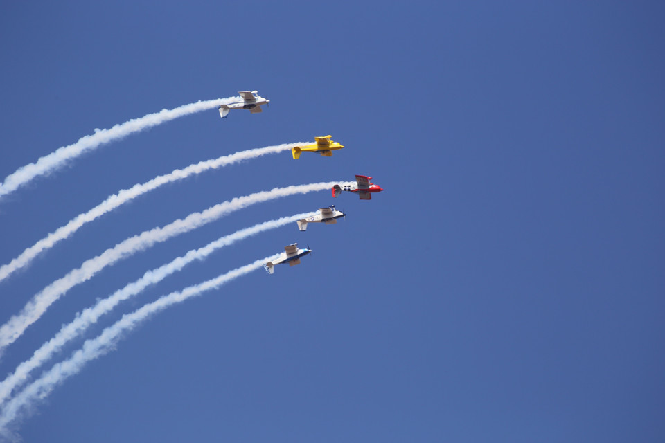 Một màn trình diễn trên không của quân đội Nam Phi tại triển lãm quốc phòng và hàng không vũ trụ khu vực châu Phi 2022 (AAD 2022). (Ảnh: Hồng Minh/TTXVN)