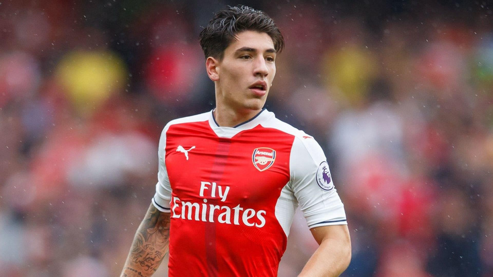 Hector Bellerin (Arsenal) là một trong những người đầu tiên tham gia ủng hộ những nạn nhân bị ảnh hưởng trong vụ cháy Tháp Grenfell - cách sân vận động Emirates chỉ hơn 10km. Bellerin đóng góp 50 bảng cho mỗi phút thi đấu tại giải U21 châu Âu và rút cuộc quỹ từ thiện thu được 19.050 bảng cho 381 phút.