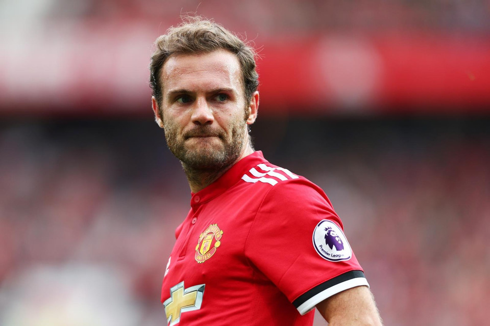 Juan Mata (Manchester United) đã thành lập quỹ từ thiện 'Common Goal' vào năm 2017 nhằm quyên góp tài trợ cho nhiều tổ chức phi chính phủ trên toàn thế giới với mục đích từ thiện. Hiện đã có 122 cầu thủ và huấn luyện viên tham gia quỹ và đóng góp 1% tiền lương hằng tháng.