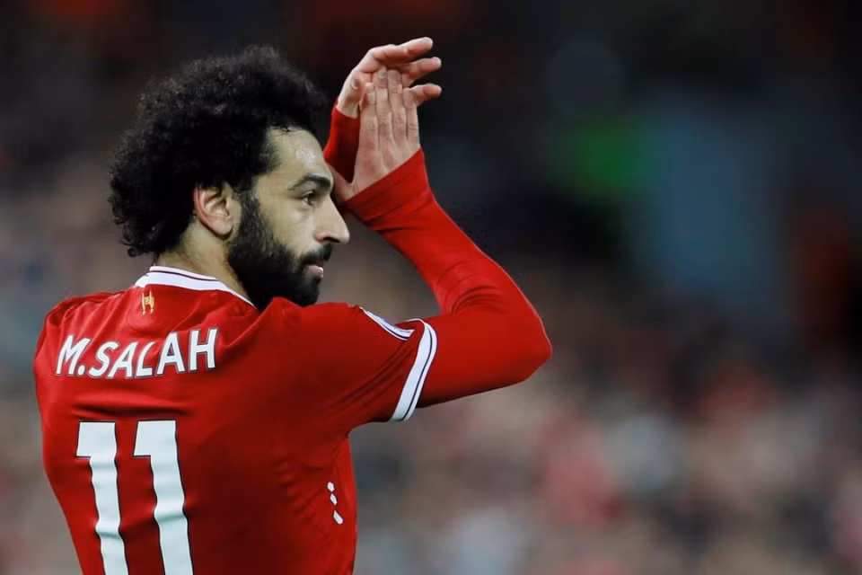 Mohamed Salah (Liverpool) từng chi 234.000 bảng tiền túi để giúp đỡ chính phủ Ai Cập đối mặt với khủng hoảng kinh tế vào năm 2017. Hồi tháng 8 vừa qua, cầu thủ người Ai Cập đã ủng hộ 2,5 triệu bảng cho Viện Ung thư Quốc gia ở thủ đô Cairo sau khi xảy ra một vụ tấn công khủng bố.