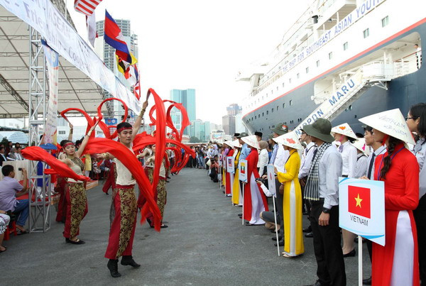 Lễ tiễn đoàn đại biểu thanh niên Nhật Bản và 10 nước Đông Nam Á chiều 17/11, tại Cảng Sài Gòn. (Ảnh: Thanh Vũ/TTXVN)