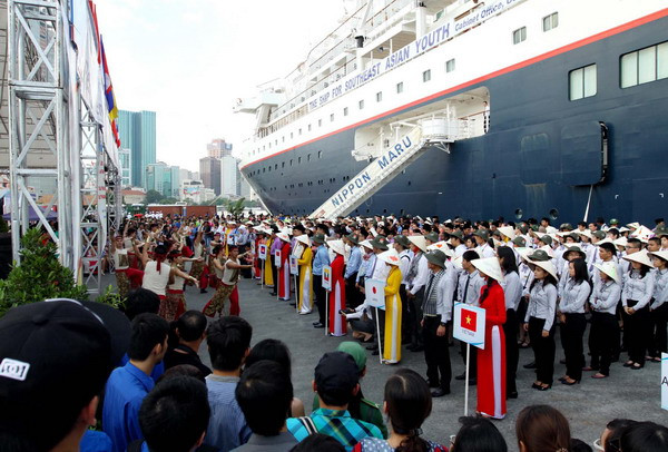 Lễ tiễn đoàn đại biểu thanh niên Nhật Bản và 10 nước Đông Nam Á chiều 17/11, tại Cảng Sài Gòn. (Ảnh: Thanh Vũ/TTXVN)