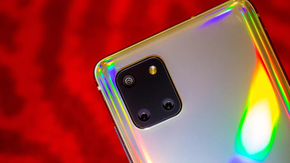 Galaxy Note 10 Lite - phiên bản rút gọn của mẫu điện thoại hàng đầu Note 10 của Samsung. (Ảnh: Cnet)