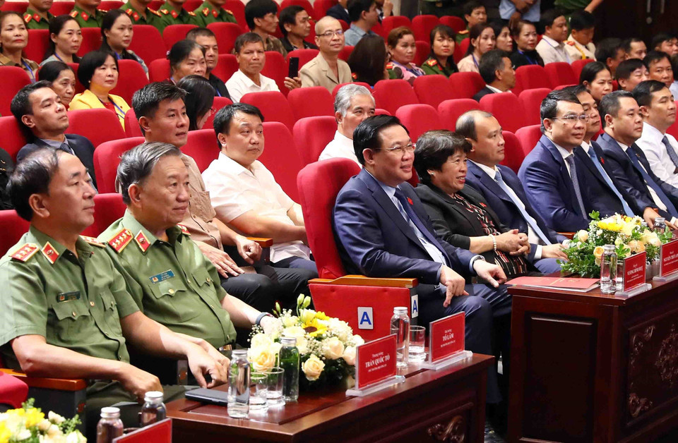 Chủ tịch Quốc hội Vương Đình Huệ và các đại biểu tham dự buổi lễ. (Ảnh: Phạm Kiên/TTXVN)