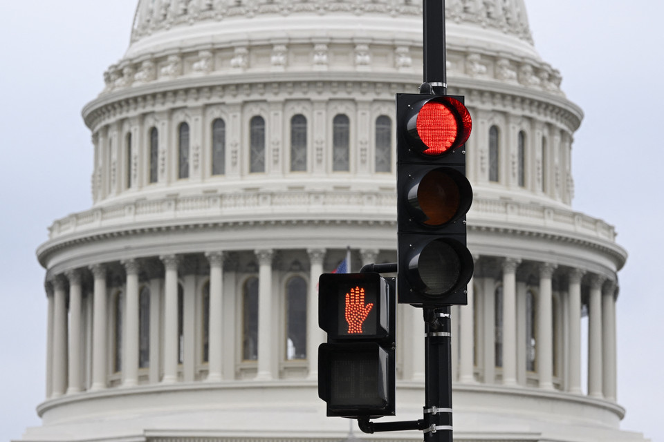 Thượng viện Mỹ ngày 26/9/2023 đã có bước đi hướng đến một dự luật lưỡng đảng nhằm ngăn chặn việc Chính phủ phải đóng cửa do hết ngân sách hoạt động, trong khi Hạ viện lại tìm cách thúc đẩy một biện pháp khác nhưng chỉ nhận được sự ủng hộ của đảng Cộng hòa. (Ảnh: AFP/TTXVN)