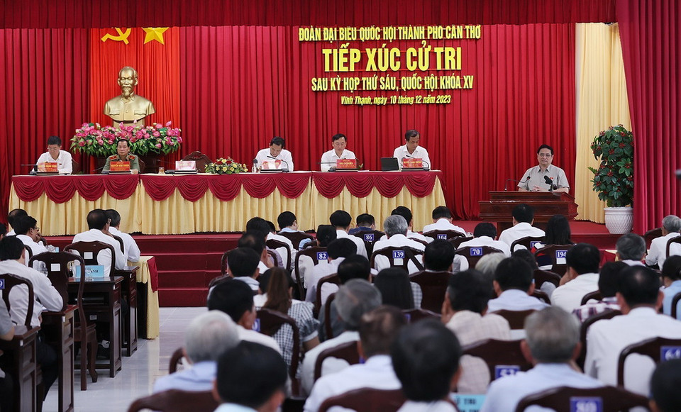 Thủ tướng Phạm Minh Chính phát biểu tại buổi tiếp xúc cử tri huyện Vĩnh Thạnh, Cần Thơ. (Ảnh: Dương Giang/TTXVN)