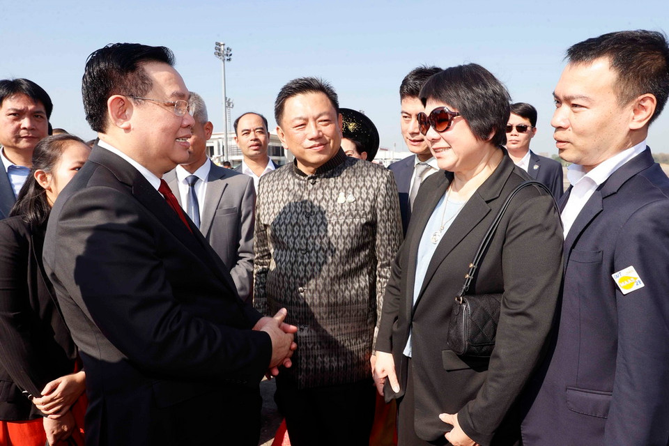 Lễ tiễn Chủ tịch Quốc hội Vương Đình Huệ tại Sân bay quốc tế Udon Thani. (Ảnh: Doãn Tấn/TTXVN)