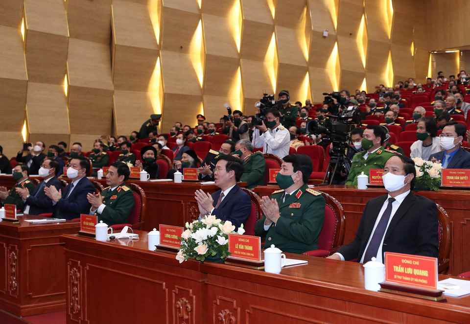 Đại tướng Lương Cường, Ủy viên Bộ Chính trị, Chủ nhiệm Tổng cục Chính trị, ông Nguyễn Trọng Nghĩa, Bí thư Trung ương Đảng, Trưởng Ban Tuyên giáo Trung ương dự Lễ kỷ niệm. (Ảnh: Trọng Đức/TTXVN)