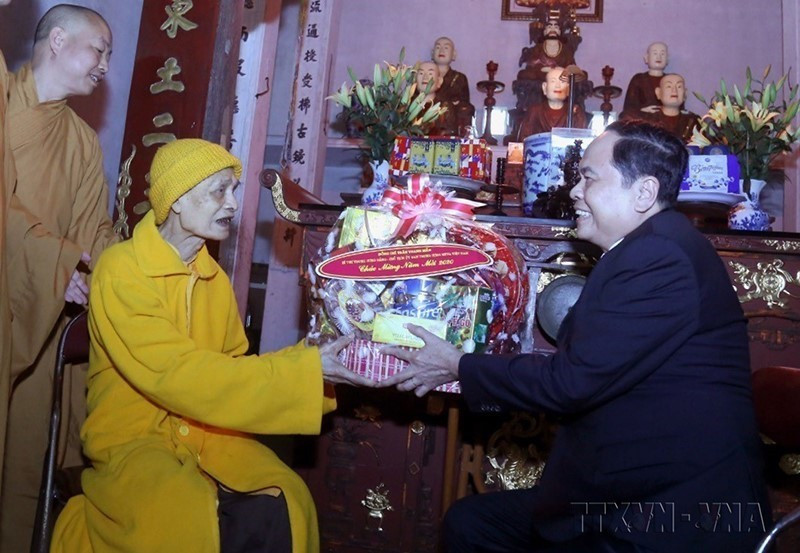Nhân dịp Tết Nguyên đán Canh Tý, chiều 14/1/2020, Bí thư Trung ương Đảng, Chủ tịch Ủy ban Trung ương Mặt trận Tổ quốc Việt Nam Trần Thanh Mẫn đến thăm, chúc Tết Đại lão Hòa thượng Thích Phổ Tuệ, Pháp chủ Giáo hội Phật giáo Việt Nam tại chùa Viên Minh. (Ảnh: Dương Giang/TTXVN)