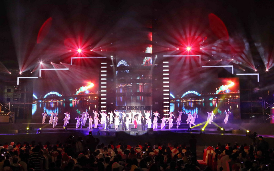 Lễ hội đếm ngược chào đón năm mới 2014 tại quảng trường 29/3, Đà Nẵng. (Ảnh: Trần Lê Lâm/TTXVN)