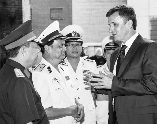 Ngày 30/7/2013 lãnh đạo Nhà máy Admiraltei verfi thông báo sẽ bàn giao tàu ngầm Hà Nội cho Hải quân Việt Nam vào tháng 11/2013. (Ảnh tư liệu)