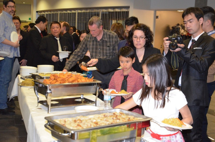 Cùng thưởng thức các món ăn ngày Tết cổ truyền Việt Nam. (Ảnh: Lê Hoàng/Vietnam+)