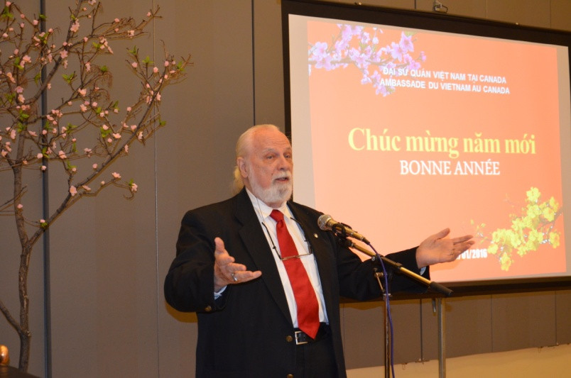 Đại diện TDH Canada, một tổ chức chuyên về nhận con nuôi, phát biểu cảm ơn Đại sứ quán Việt Nam tại Canada. (Ảnh: Lê Hoàng/Vietnam+)