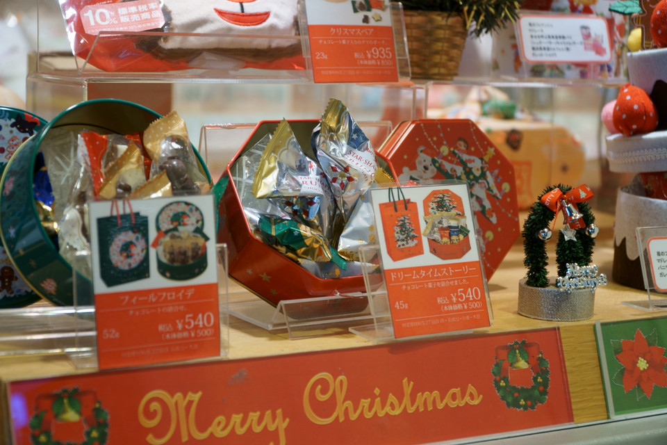 Những món quà thú vị nhân dịp Giáng sinh. (Ảnh: Vi Diệu/Vietnam+)