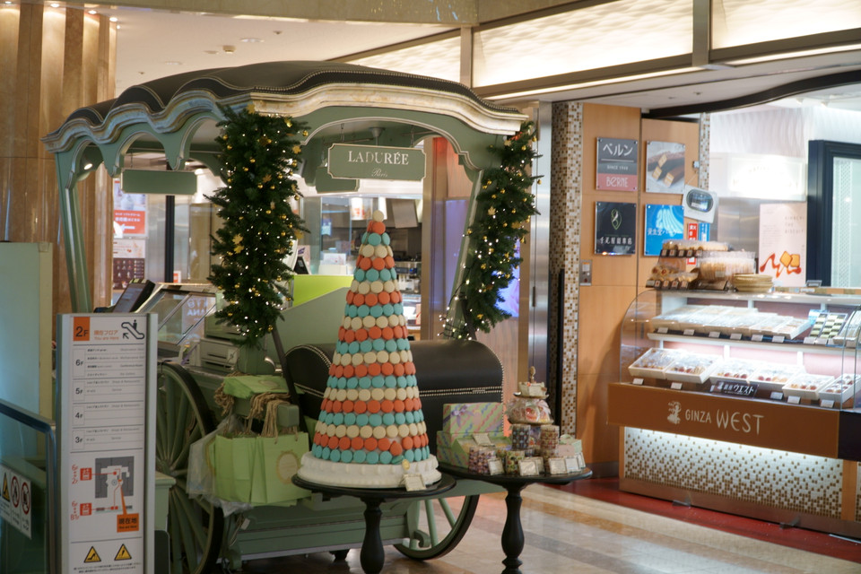 Những món quà thú vị nhân dịp Giáng sinh. (Ảnh: Vi Diệu/Vietnam+)