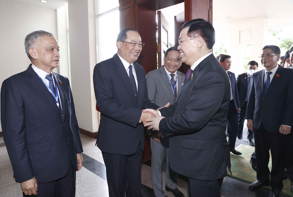 Chủ tịch Quốc hội Vương Đình Huệ với các đại biểu. (Ảnh: Doãn Tấn/TTXVN)