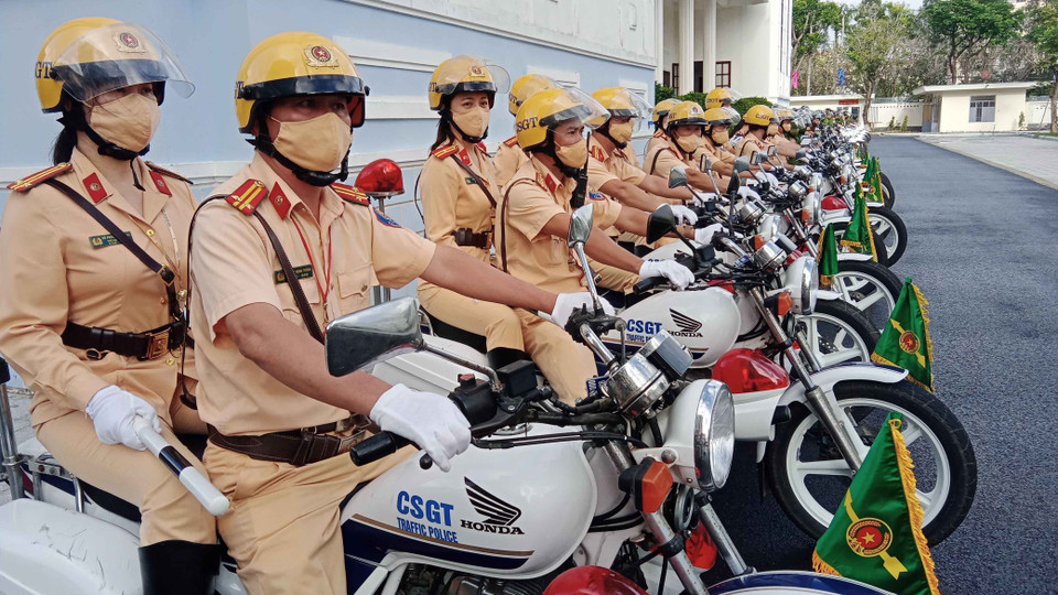 Lực lượng Cảnh sát giao thông, Công an Quảng Nam ra quân đợt cao điểm tấn công, trấn áp tội phạm dịp Tết Nguyên đán Quý Mão 2023. (Ảnh: Đoàn Hữu Trung/TTXVN)
