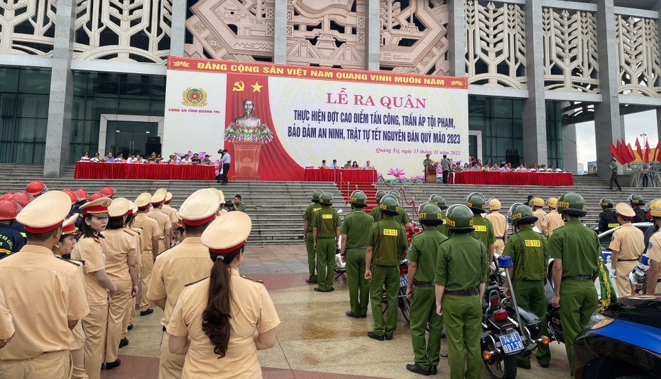 Công an tỉnh Quảng Trị tổ chức lễ ra quân cao điểm trấn áp tội phạm. (Ảnh: Thanh Thủy/TTXVN)