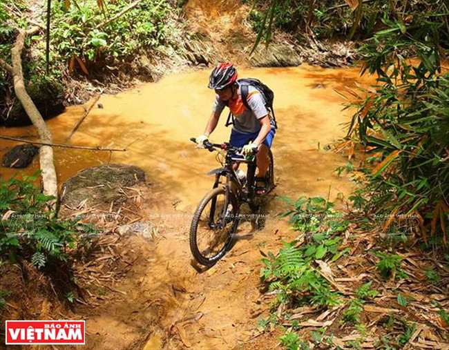 Chiếc xe đạp tham gia trải nghiệm đảm sự bền bỉ, chắc chắn để vượt qua mọi địa hình.