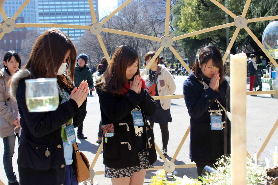 Trận động đất và sóng thần ngày 11/3/2011 khiến hơn 18.000 người chết và mất tích, đẩy hàng trăm nghìn người dân ở khu vực Đông Bắc Nhật Bản vào cảnh mất nhà cửa.