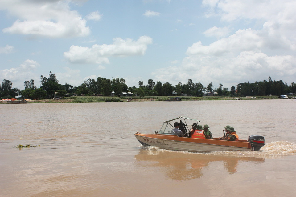 Tuần tra kiểm soát trên sông.