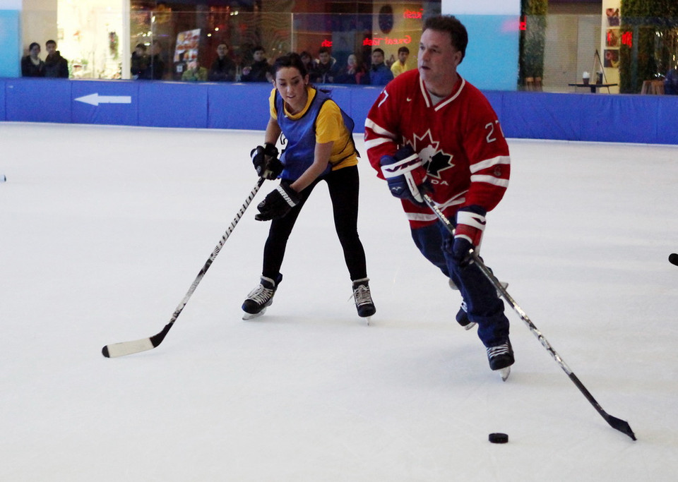 Một pha tranh cầu giữa cầu thủ hai đội. (Ảnh: Trần Việt/TTXVN)