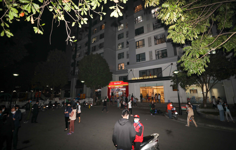 Tòa nhà T6, khu đô thị Times City đã được dỡ bỏ phong tỏa, trừ tầng 12A.(Ảnh: Thanh Tùng/TTXVN)