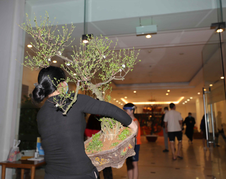 Nhiều người dân lo ngại lệnh phong tỏa sẽ khiến họ "mất Tết".(Ảnh: Thanh Tùng/TTXVN)