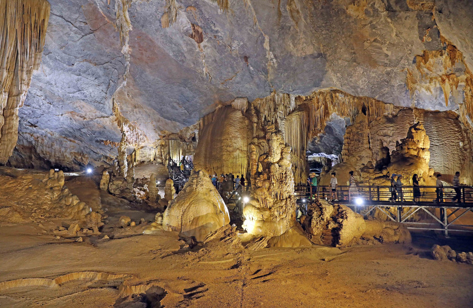 Huyền ảo một góc Động Thiên Đường. (Ảnh: Trần Việt/TTXVN)