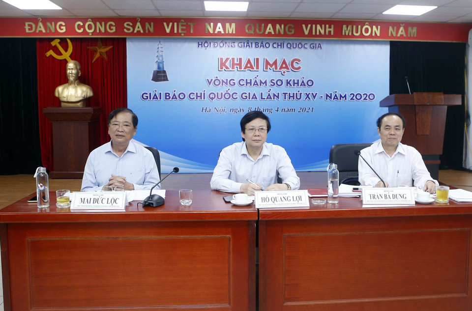 Ban Tổ chức vòng chấm sơ khảo. (Ảnh: Phạm Kiên/TTXVN)