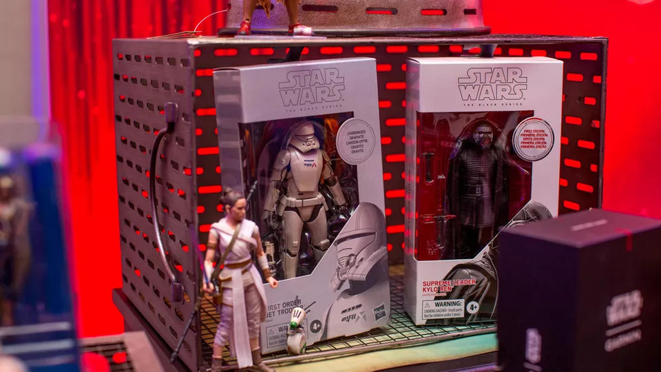 Mô hình nhân vật Rey, Kylo Ren và binh sỹ Stormtrooper. (Ảnh: Cnet)