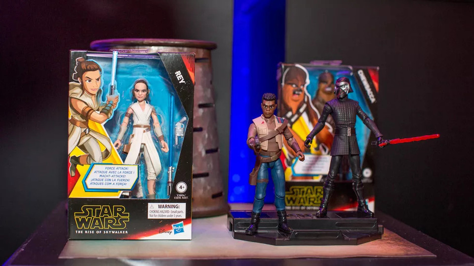 Các nhân vật Rey, Finn và Kylo Ren phiên bản đồ chơi. (Ảnh: Cnet)