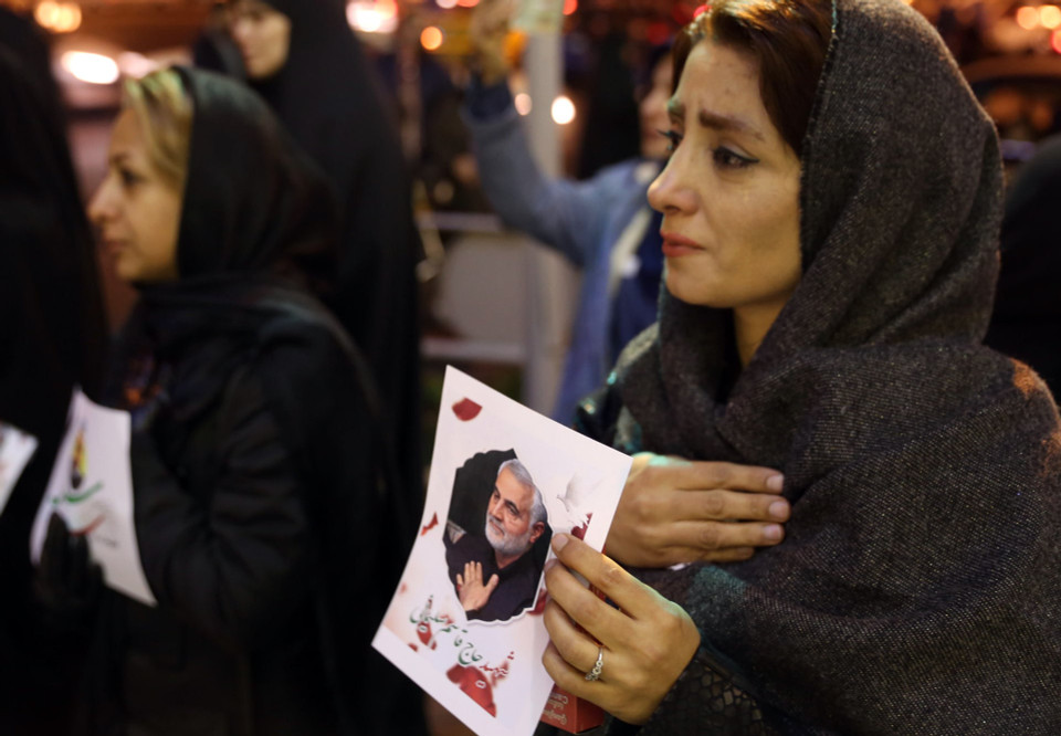 Người dân Iran tưởng nhớ Tướng Soleimani trong một buổi cầu nguyện tại Tehran. (Ảnh: Getty)