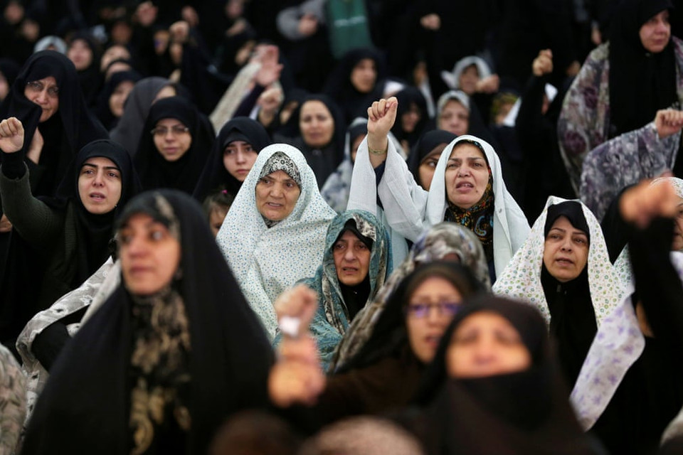 Người dân lên án Mỹ sát hại Tướng Soleimani. (Ảnh: Wana/Reuters)