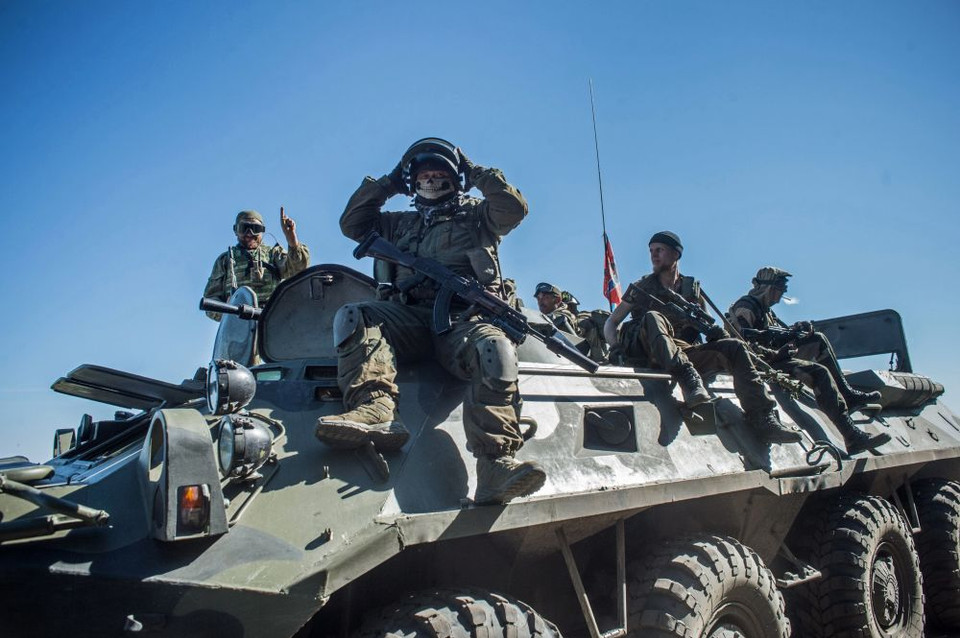 Các quân nhân thuộc tiểu đoàn Vikings, trung đoàn Slavyansk số 1 thuộc Cộng hòa nhân dân Donetsk triển khai gần làng Razdolnoye. (Ảnh: Spunitk)