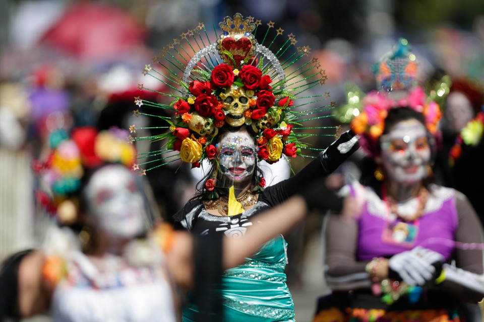 Lễ diễu hành quốc tế Celebrando a la Vida (Tôn vinh sự sống) đã diễn ra từ giữa trưa 31/10/2021. (Ảnh: THX/TTXVN)