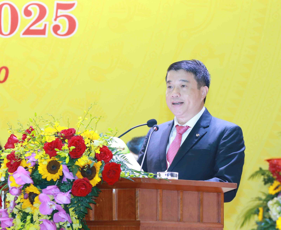 Ông Y Thanh Hà Niê Kđăm, Ủy viên Dự khuyết Trung ương Đảng, Bí thư Đảng ủy Khối Doanh nghiệp Trung ương phát biểu khai mạc Đại hội. (Ảnh: Phương Hoa/TTXVN)