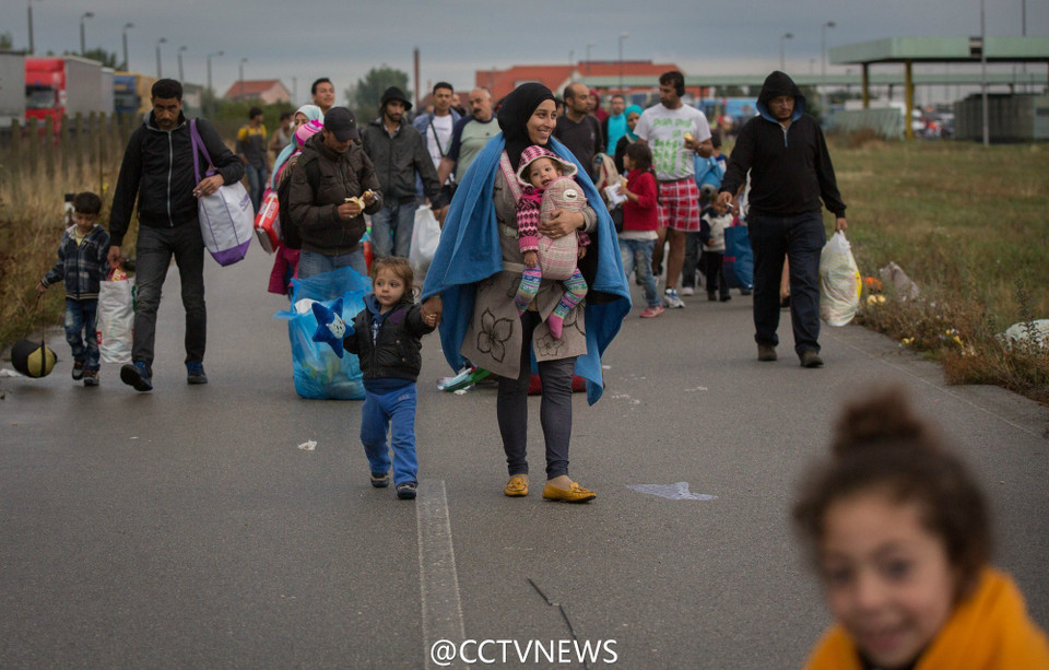 Họ hy vọng về một cuộc sống tốt đẹp hơn, không có chiến tranh khi tìm cách nhập cư vào châu Âu.