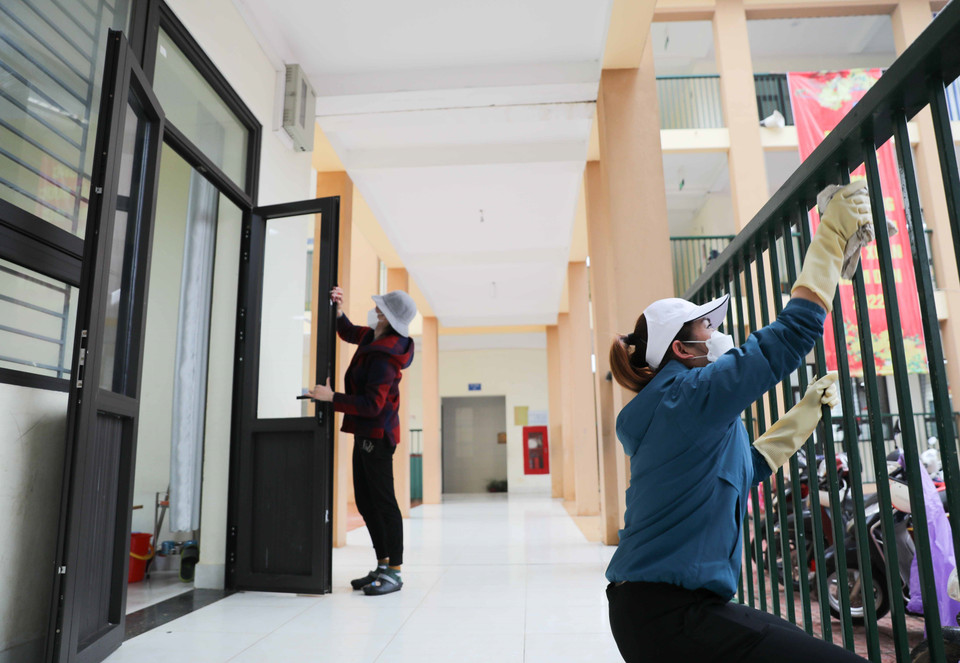 Trường Tiểu học Tốt Động, huyện Chương Mỹ đã tiến hành vệ sinh, khử khuẩn. (Ảnh: Thanh Tùng/TTXVN)