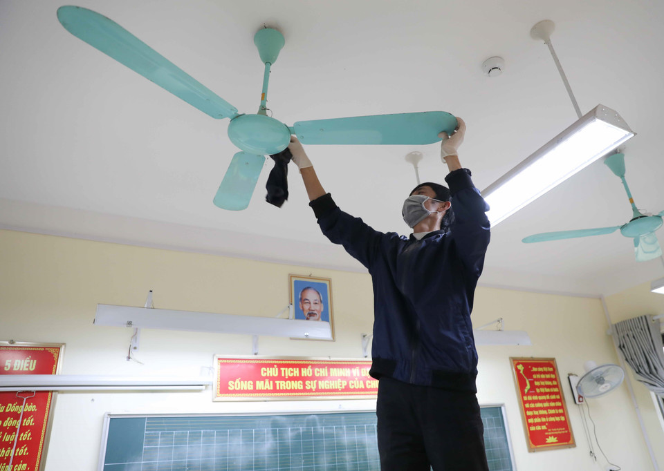 Trường Tiểu học Tốt Động, huyện Chương Mỹ đã tiến hành vệ sinh, khử khuẩn. (Ảnh: Thanh Tùng/TTXVN)