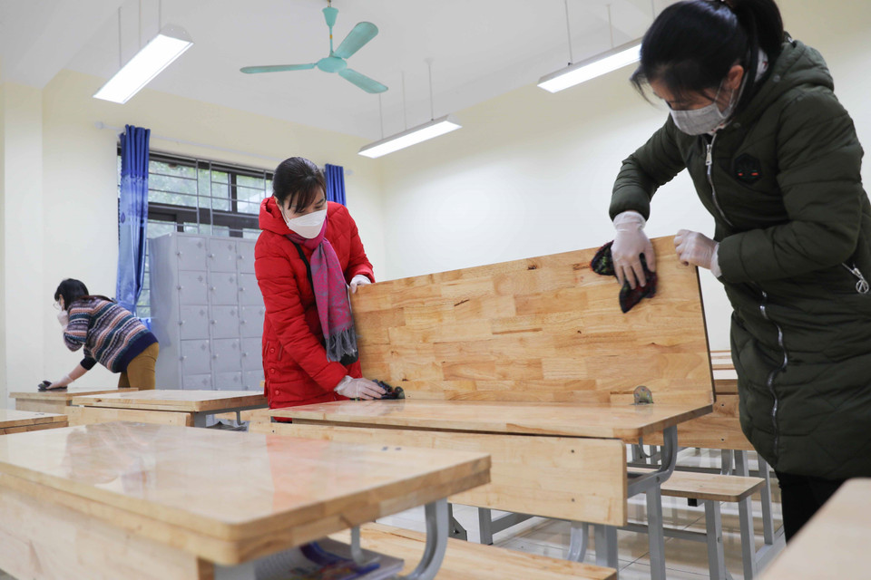 Trường Tiểu học Đồng Phú, huyện Chương Mỹ đã tiến hành vệ sinh, khử khuẩn. (Ảnh: Thanh Tùng/TTXVN)