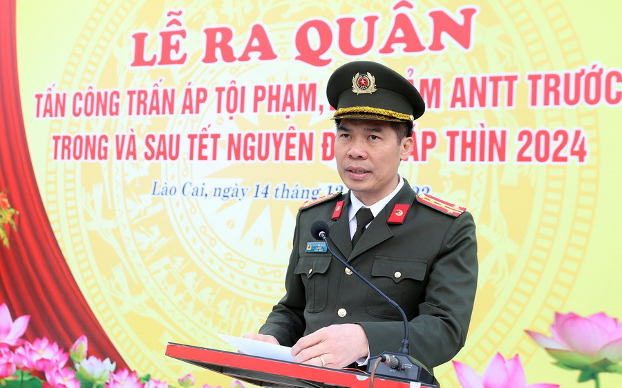 Đại tá Cao Minh Huyền, Giám đốc Công an tỉnh Lào Cai, giao nhiệm vụ cho lực lượng Công an tỉnh. (Ảnh: Quốc Khánh/TTXVN)